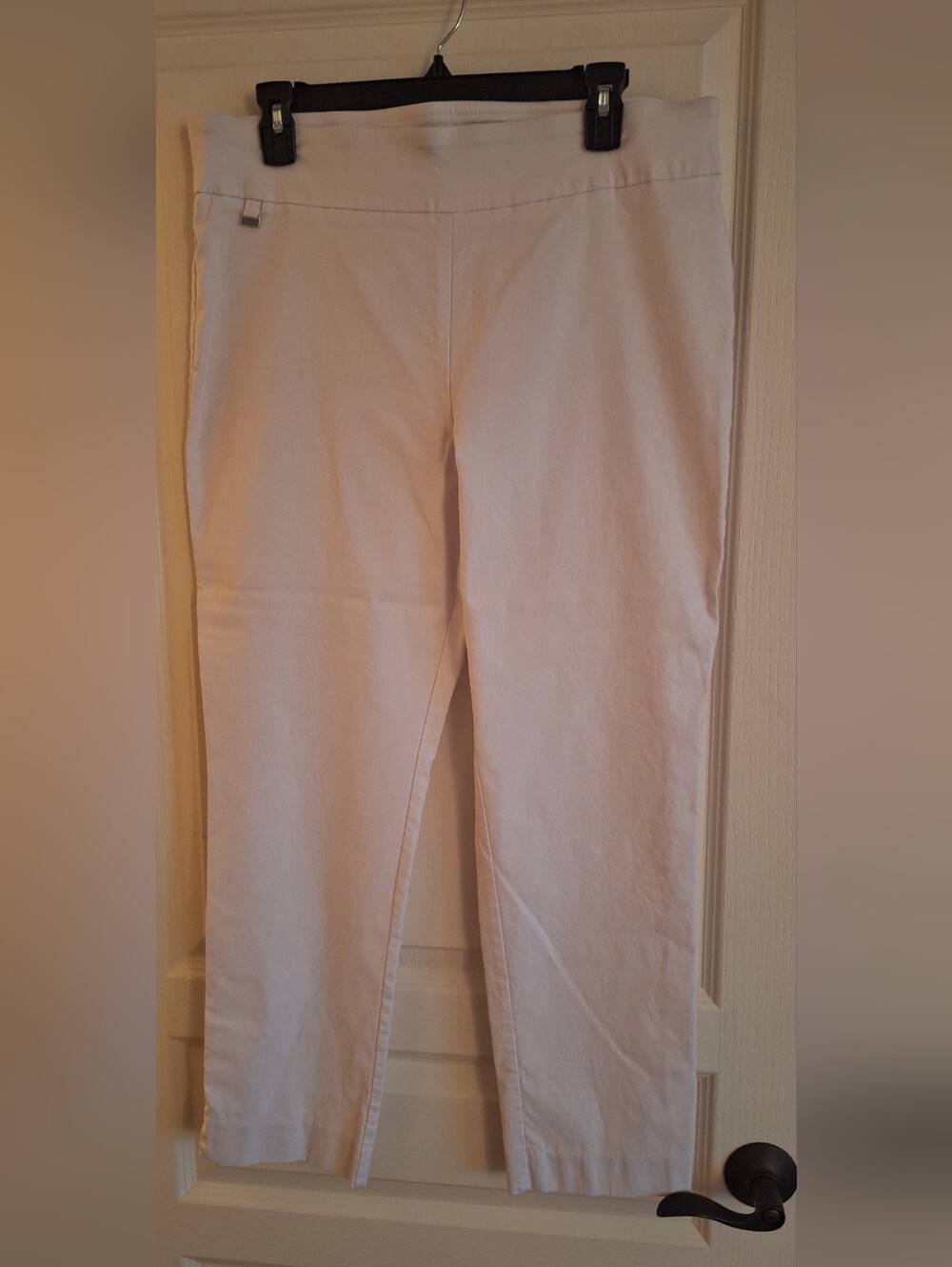 Counterparts White Pull-On Capri Pants